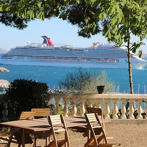 https://guest-house-la-bastide-bleue.fr-provencehotel.com