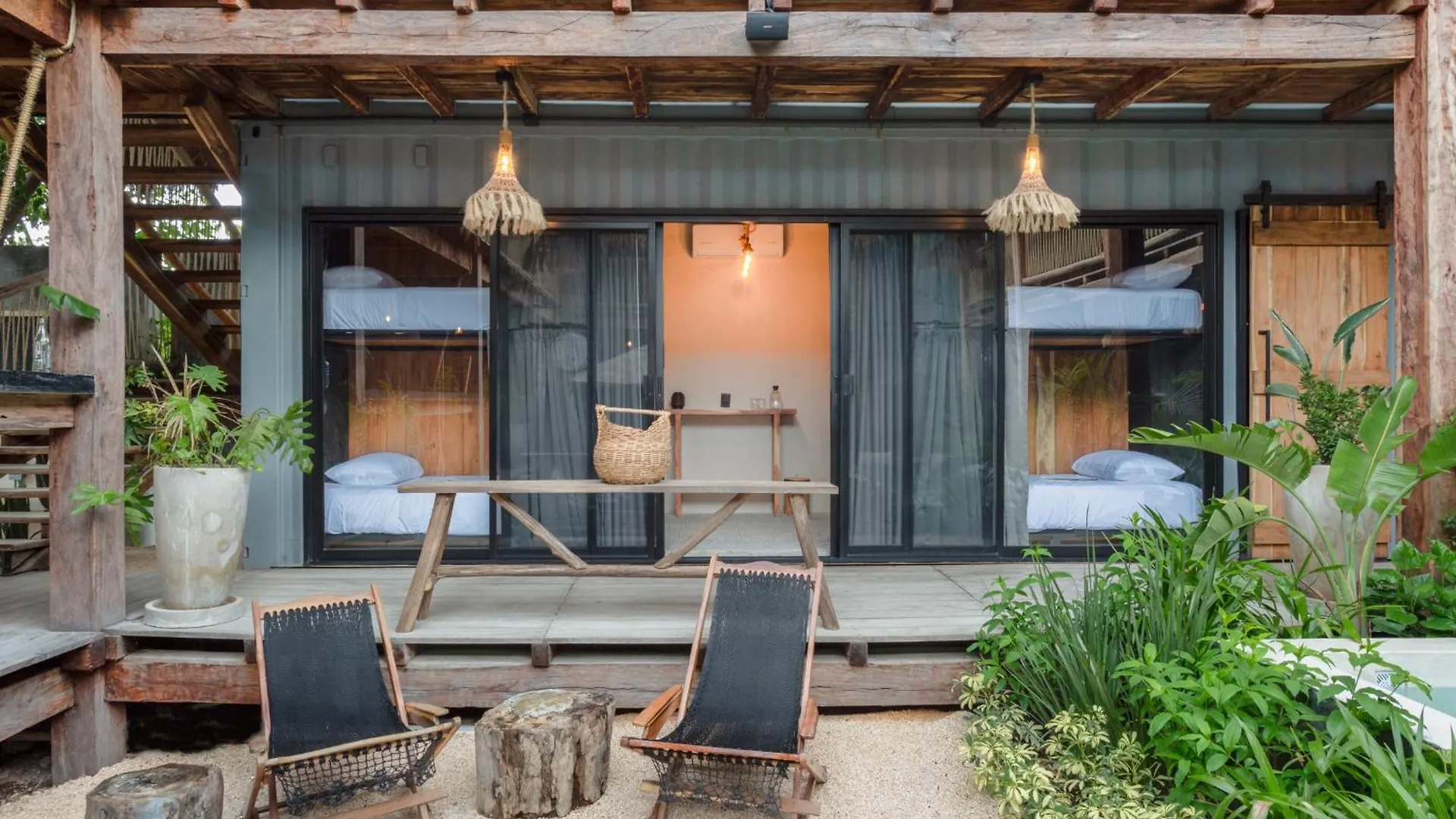 Meteora Stay & Coffeehouse Tulum México